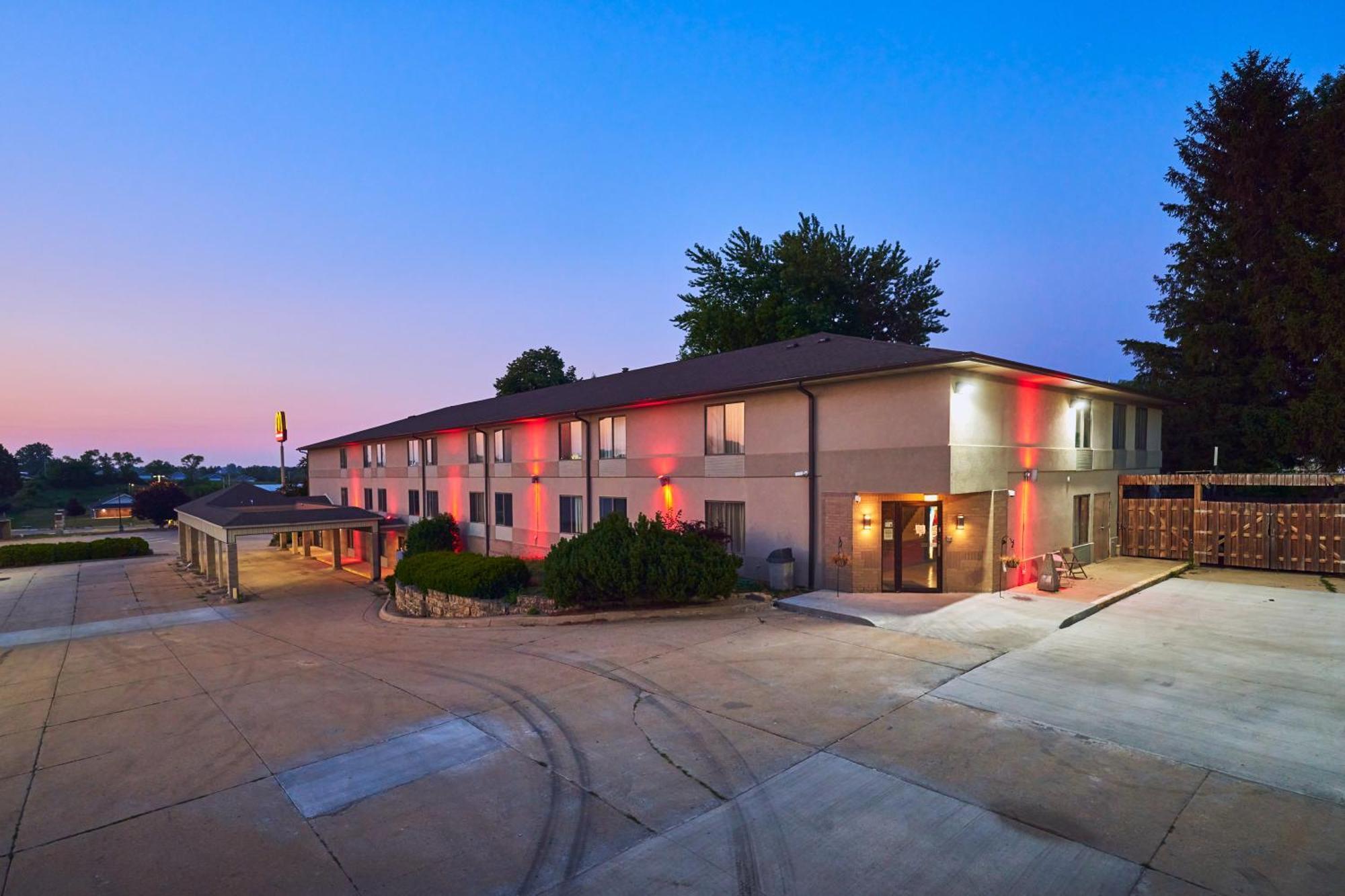 อีโคโน ลอดจ์ Villa Maquoketa ภายนอก รูปภาพ